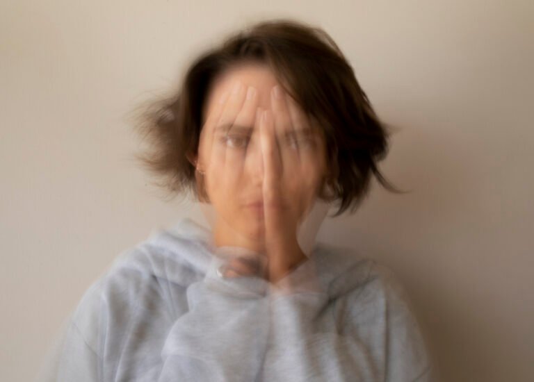 IFS et dissociation : femme fragmentée